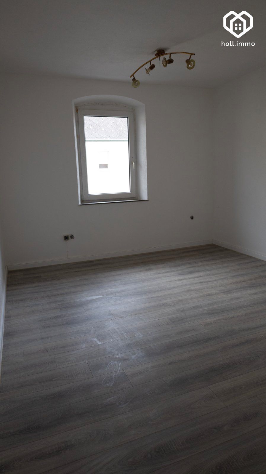 Zimmer mit Boden in Holzoptik