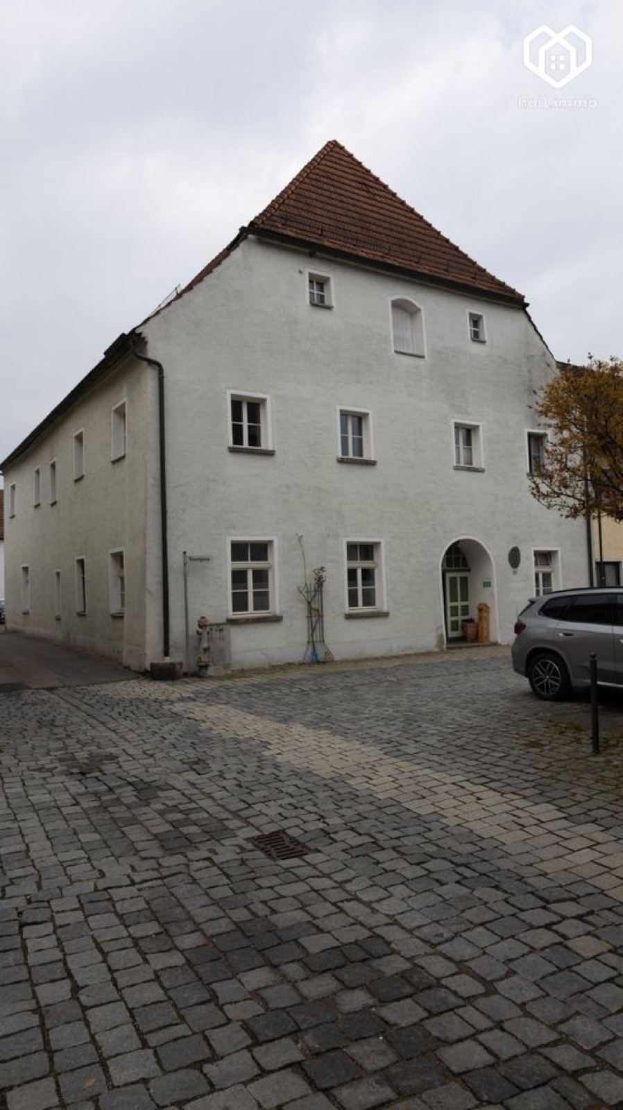 Außenansicht des historischen Wohn- und Geschäftshauses